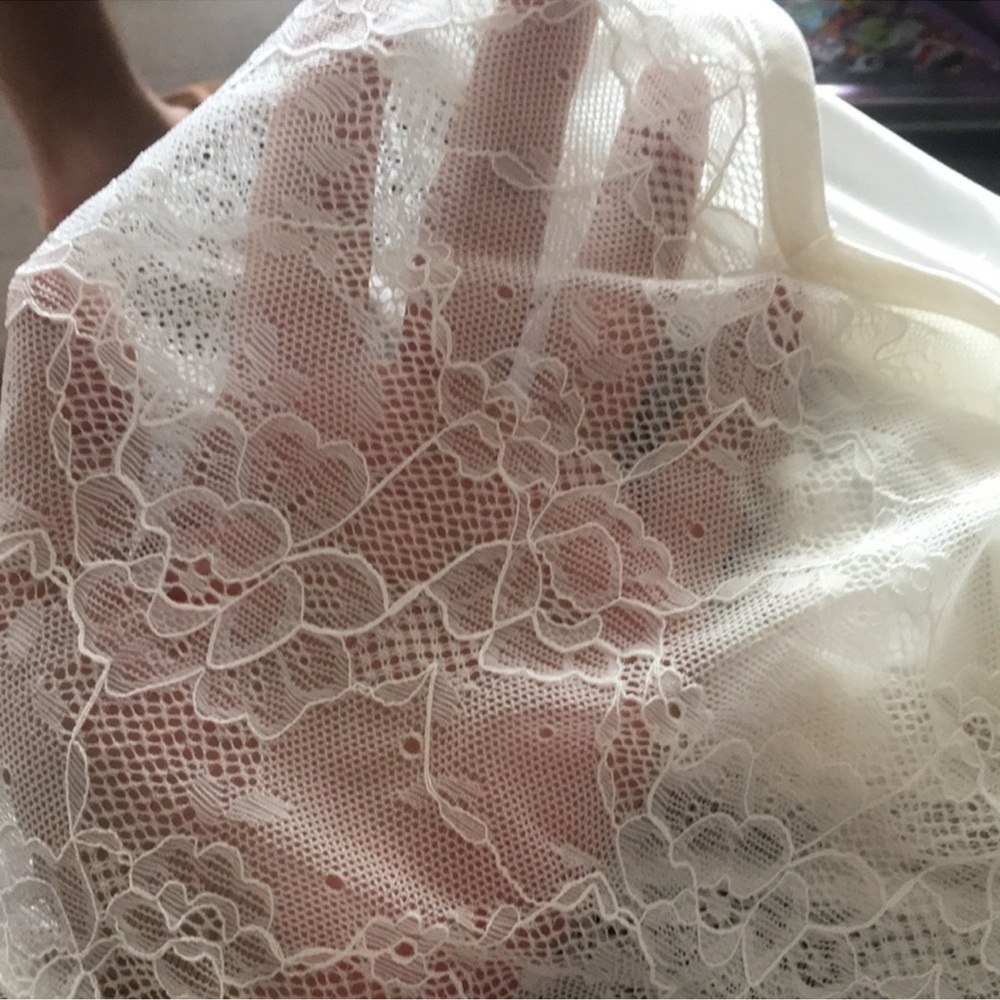 Marciano white lace lined cami sleeveless crop top size medium - Picture 6 of 7